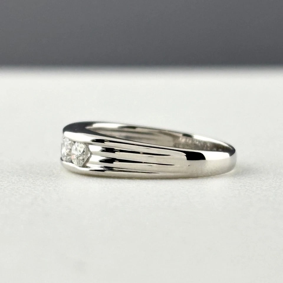 MELEE DIAMOND DESIGN PLATINUM RING: melee diamond design Platinum Ring Brand: Unbranded Type/Style: Ring Material: Pt900, Main Stone/Creation Natural Color: None Size: US 5.5 Accessories: None Accessories Notice: When purchasing
