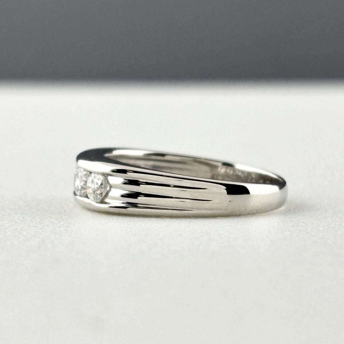 MELEE DIAMOND DESIGN PLATINUM RING - 3