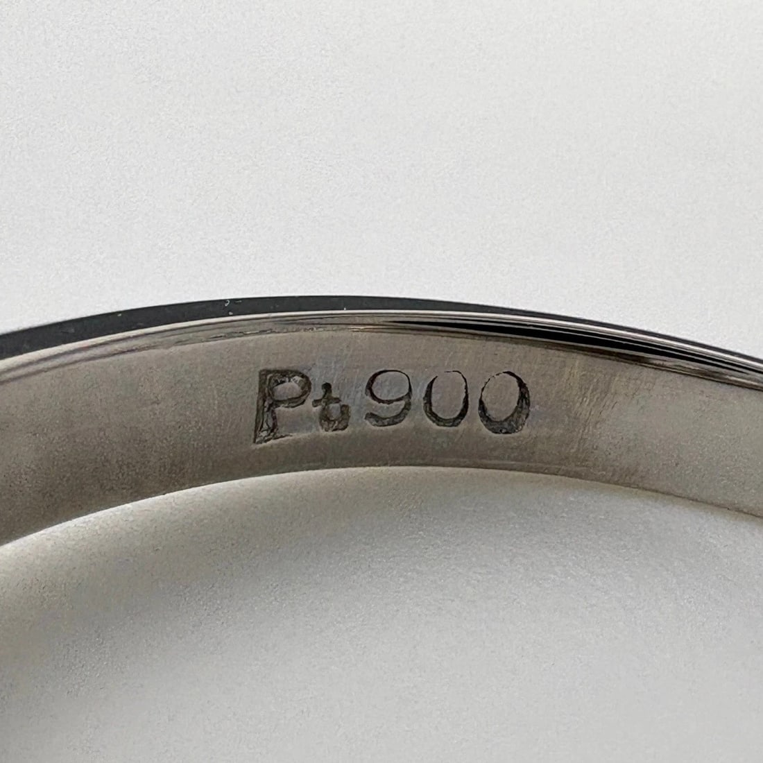 MELEE DIAMOND DESIGN PLATINUM RING - 2