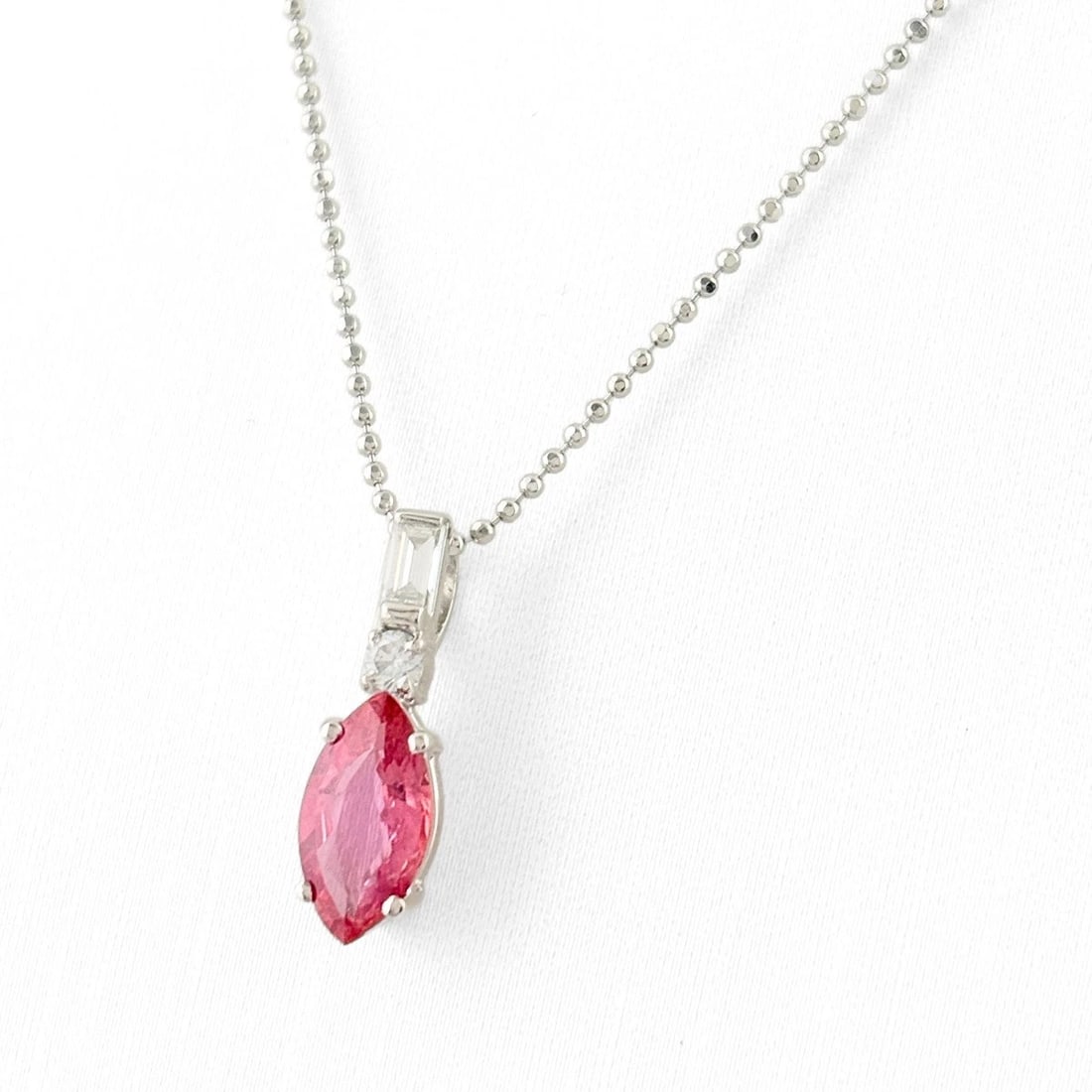 SAPPHIRE DESIGN NECKLACE PLATINUM PENDANT MELEE DIAMOND: Sapphire design necklace Platinum Pendant melee diamond Brand: Unbranded Type/Style: Necklace Material: Pt900 750, Main Stone/Creation Sapphire Diamond Color: None Size: Chain width 0.6mm(0.0")
