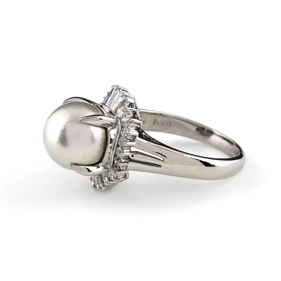 PEARL DESIGN PLATINUM MELEE DIAMOND RING: pearl design Platinum melee diamond Ring Brand: Unbranded Type/Style: Ring Material: Pt900, Main Stone/Creation Pearl diamond Color: None Size: US 6 Accessories: None Accessories Notice: When