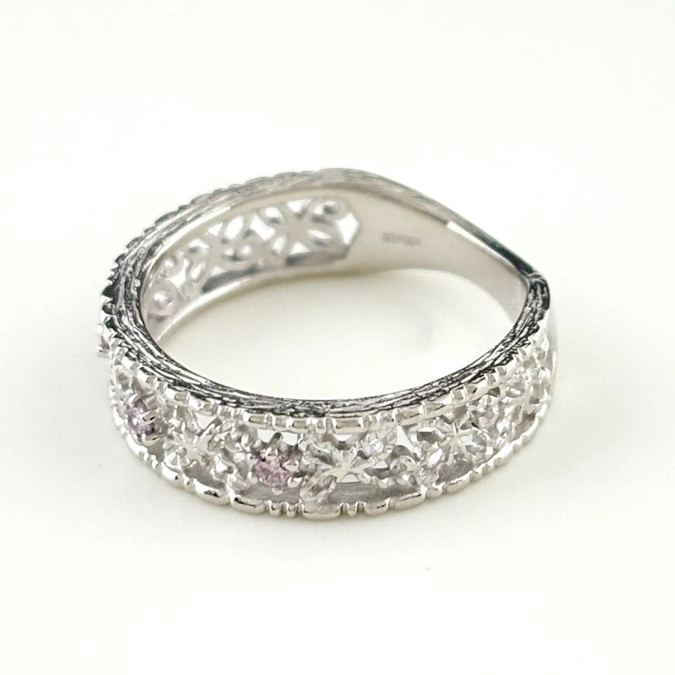 MELEE DIAMOND DESIGN WG WHITEGOLD RING: melee diamond design WG WhiteGold Ring Brand: Unbranded Type/Style: Ring Material: 18K WG, Main Stone/Creation Natural Color: White Gold Size: US 6 Accessories: None Accessories Notice: When