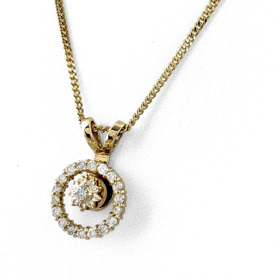 MELEE DIAMOND DESIGN YG YELLOWGOLD PENDANT NECKLACE: melee diamond design YG YellowGold Pendant Necklace Brand: Unbranded Type/Style: Necklace Material: 18K 750 YG, Main Stone/Creation Natural Color: YellowGold Size: Chain / code 45cm(17.7") Chain