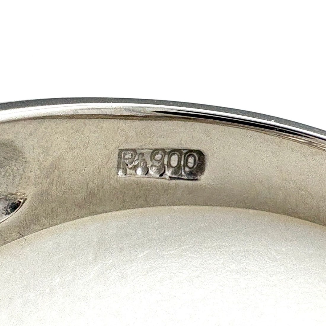 MELEE DIAMOND DESIGN PLATINUM RING - 2