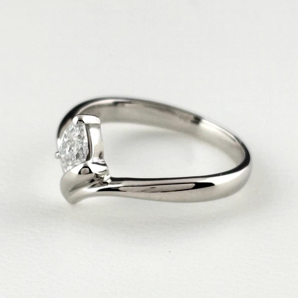 MELEE DIAMOND DESIGN PLATINUM RING: melee diamond design Platinum Ring Brand: Unbranded Type/Style: Ring Material: Pt900, Main Stone/Creation Natural Color: None Size: US 3.5 to 4 Accessories: None Accessories Notice: When p