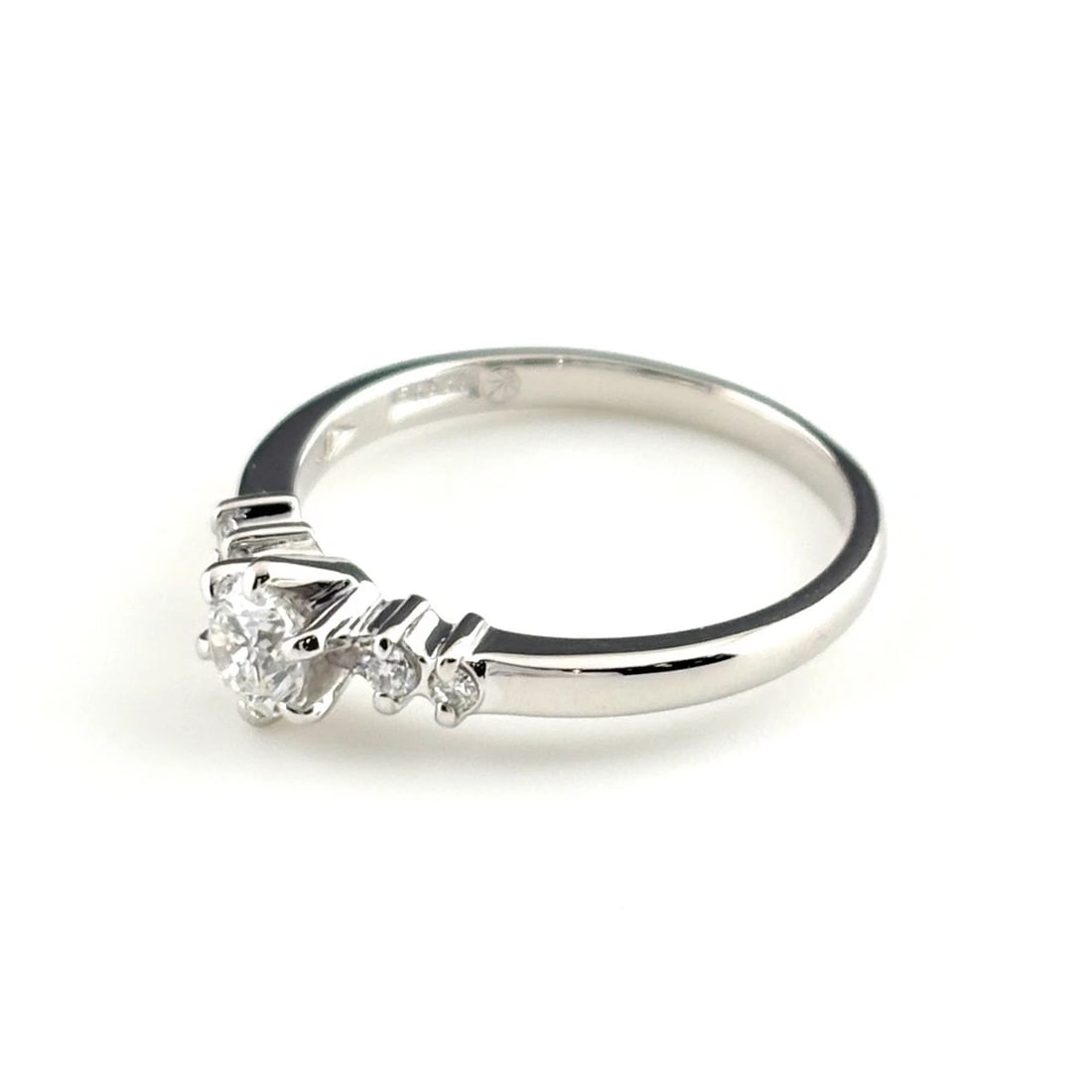 DIAMOND DESIGN PLATINUM MELEE RING - 2