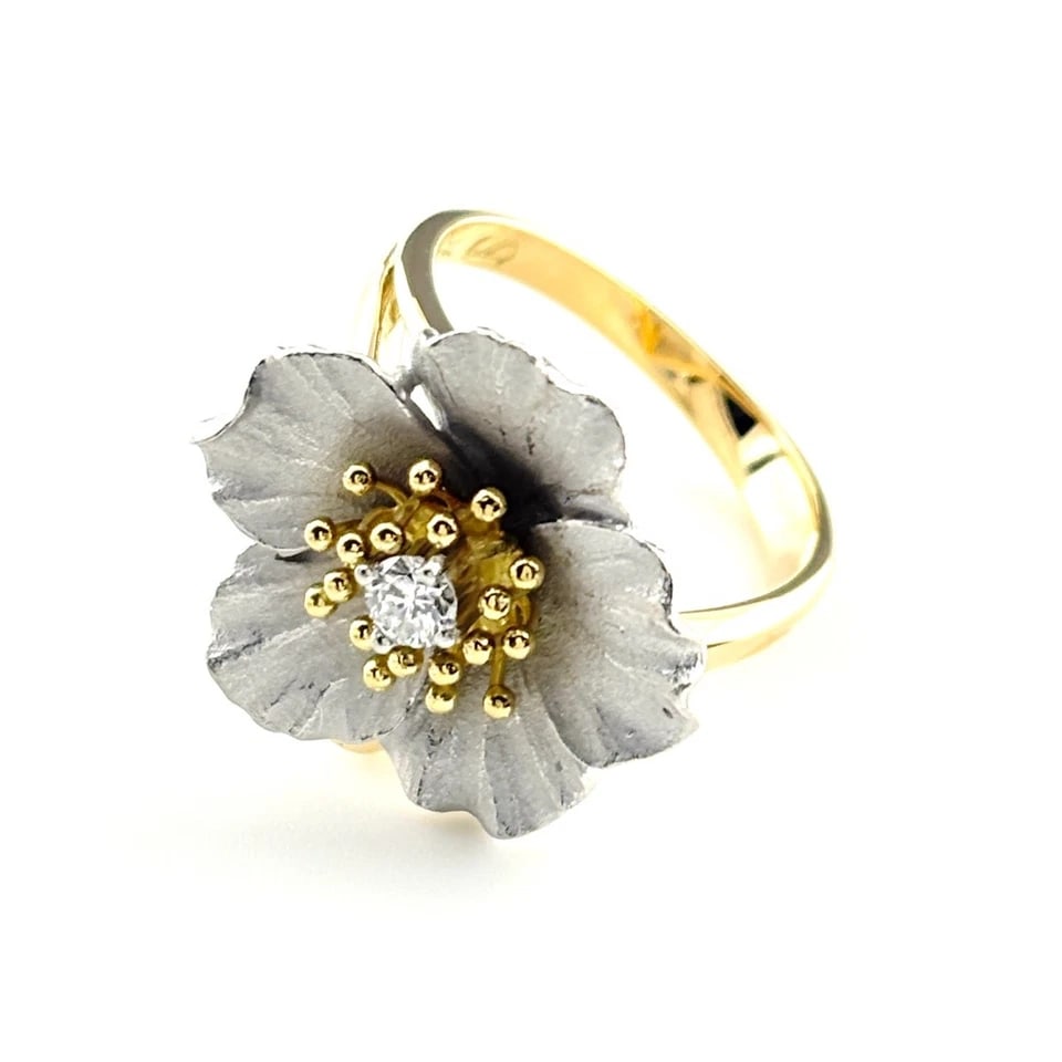 NOBUKO ISHIKAWA FLOWER MOTIF PLATINUM YG YELLOWGOLD RING MELEE DIAMOND: NOBUKO ISHIKAWA Flower motif Platinum YG YellowGold Ring Melee Diamond Brand: NOBUKO ISHIKAWA Type/Style: Ring Material: 18KYellowGoldPt900, Main Stone/Creation Natural Color: YellowGold,silver Size: