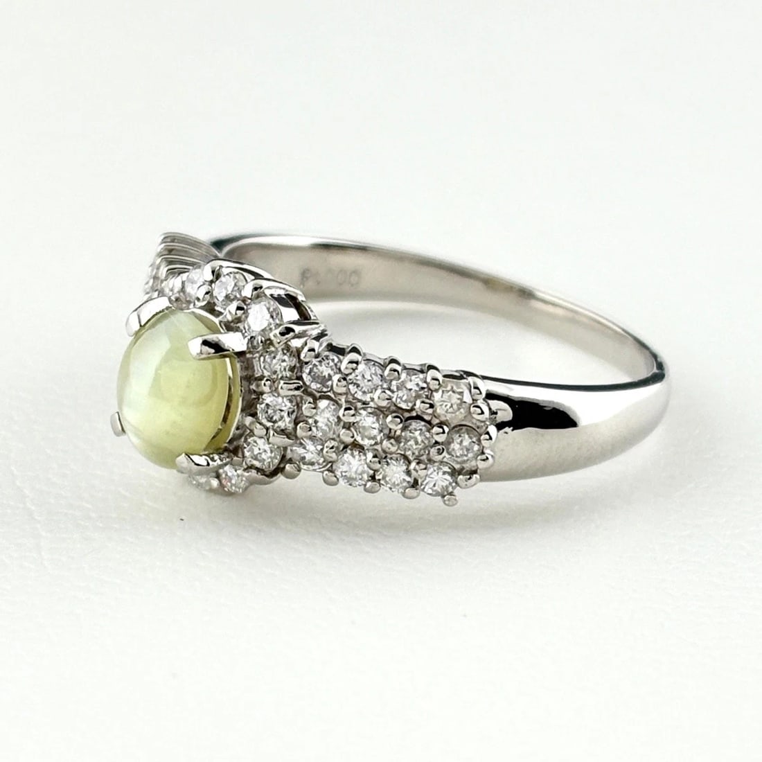 CHRYSOBERYL CAT'S EYE RING PLATINUM DIAMOND RING PT900: Chrysoberyl cat's eye ring Platinum diamond Ring Pt900 Brand: Unbranded Type/Style: Ring Material: Pt900, Main Stone/Creation Natural Color: Silver Size: US 7 to 7.5 Accessories: None Accessories