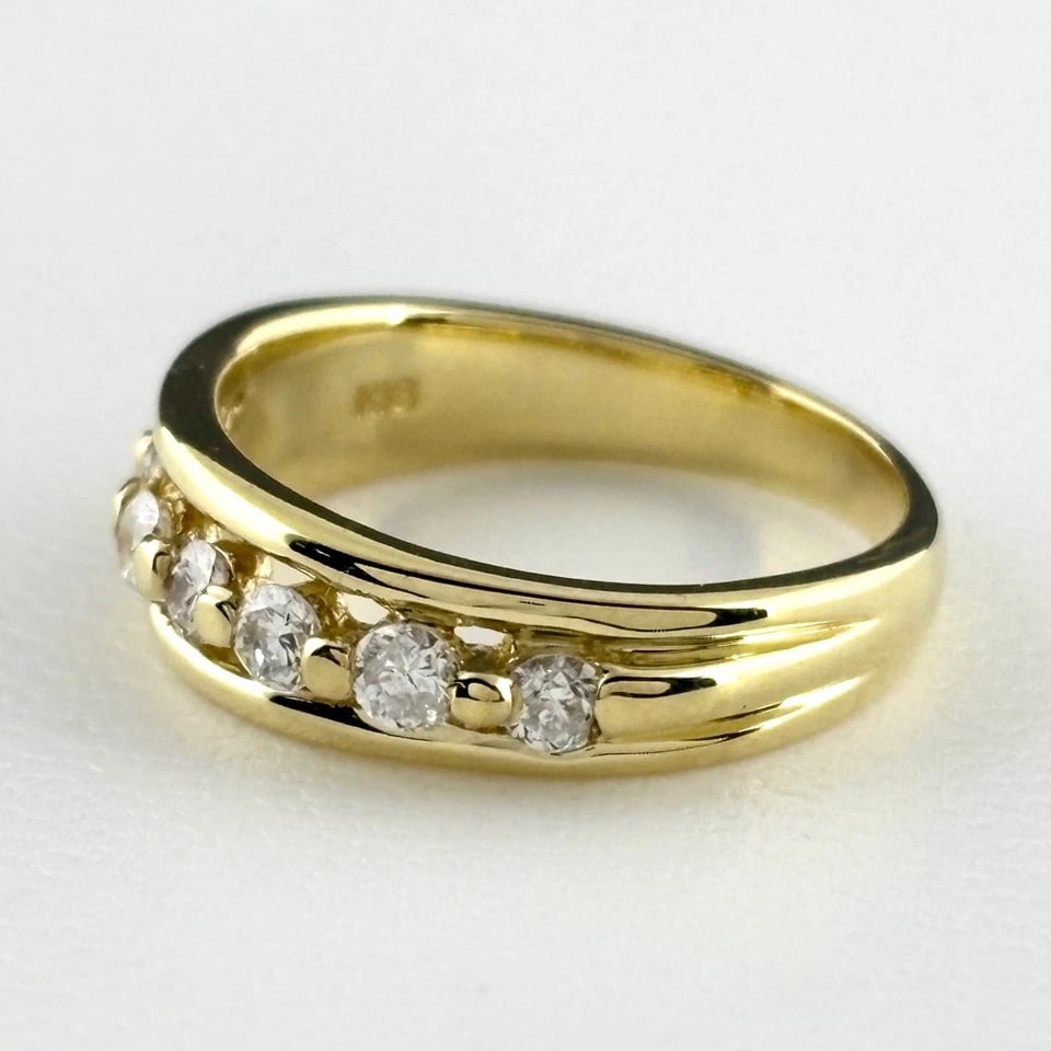 MELEE DIAMOND DESIGN YG YELLOWGOLD RING: melee diamond design YG YellowGold Ring Brand: Unbranded Type/Style: Ring Material: 18K, Main Stone/Creation Natural Color: YellowGold Size: US 3.5 Accessories: None Accessories Notice: When