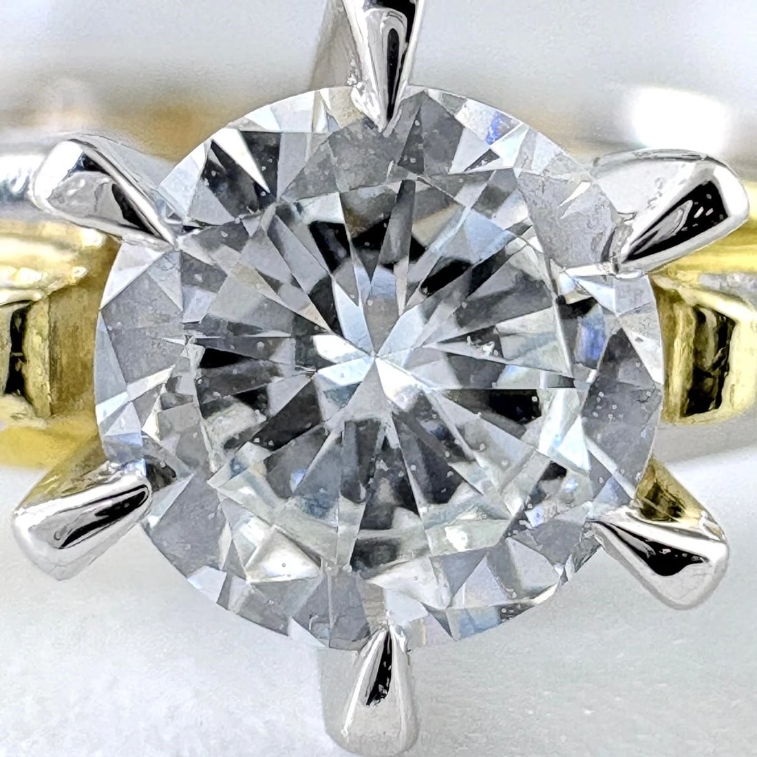 MELEE DIAMOND DESIGN PLATINUM RING - 2