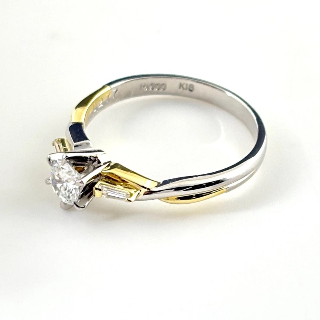 MELEE DIAMOND DESIGN PLATINUM RING - 3