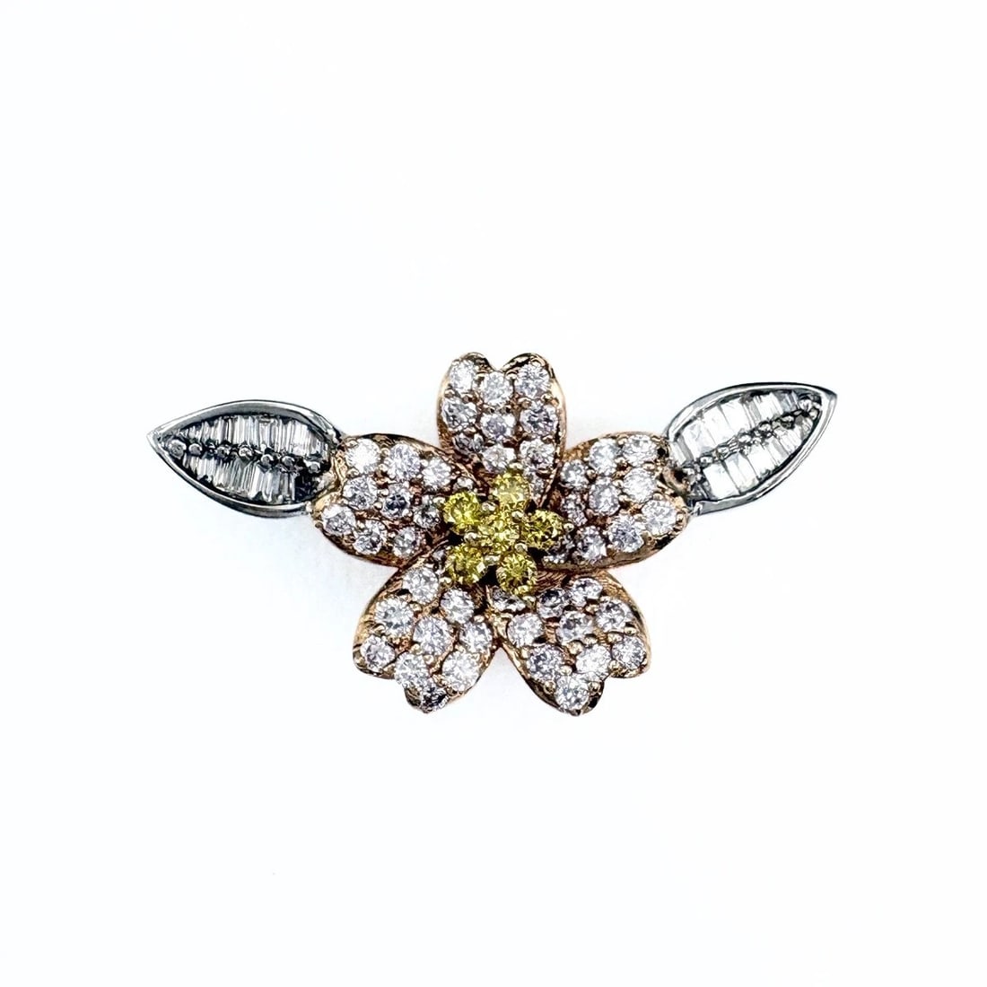 MELEE DESIGN PENDANT HEAD YG YELLOW DIAMOND: melee design pendant head YG Yellow Diamond Brand: Unbranded Type/Style: Pendant Head Material: 18KYellowGold, Main Stone/Creation Natural Color: YellowGold Size: Pendant size 27.4?14.3mm(1.1")