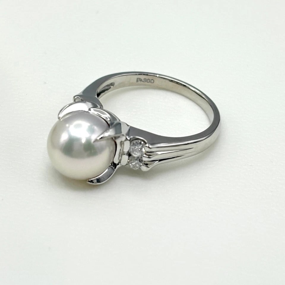 PEARL DESIGN PLATINUM MELEE DIAMOND PEARL RING: pearl design Platinum melee diamond pearl Ring Brand: Unbranded Type/Style: Ring Material: Pt900, Main Stone/Creation Pearl diamond Color: silver Size: US 6 to 6.5 Accessories: None Accessories