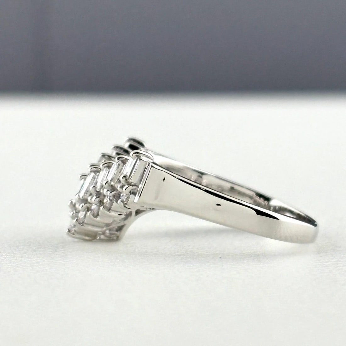 MELEE DIAMOND DESIGN PLATINUM RING - 3