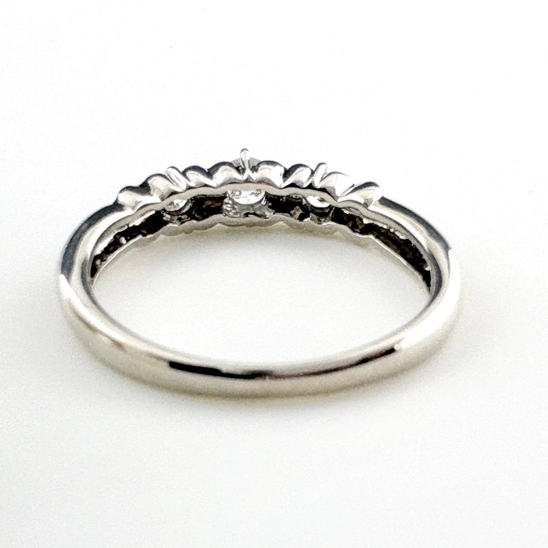 MELEE DIAMOND DESIGN PLATINUM RING - 2