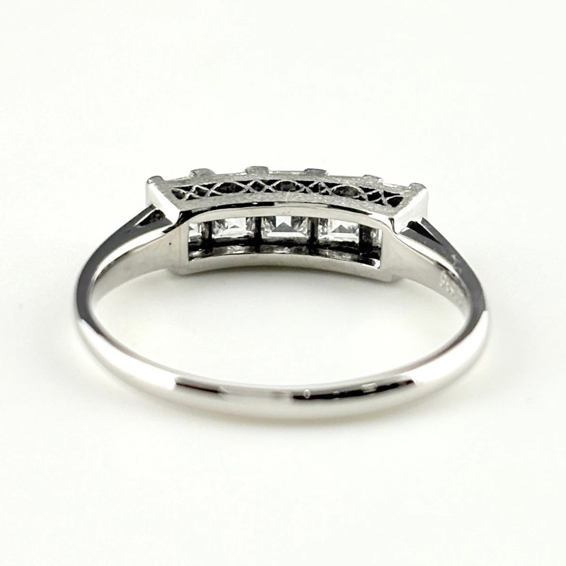 MELEE DIAMOND DESIGN PLATINUM RING - 4