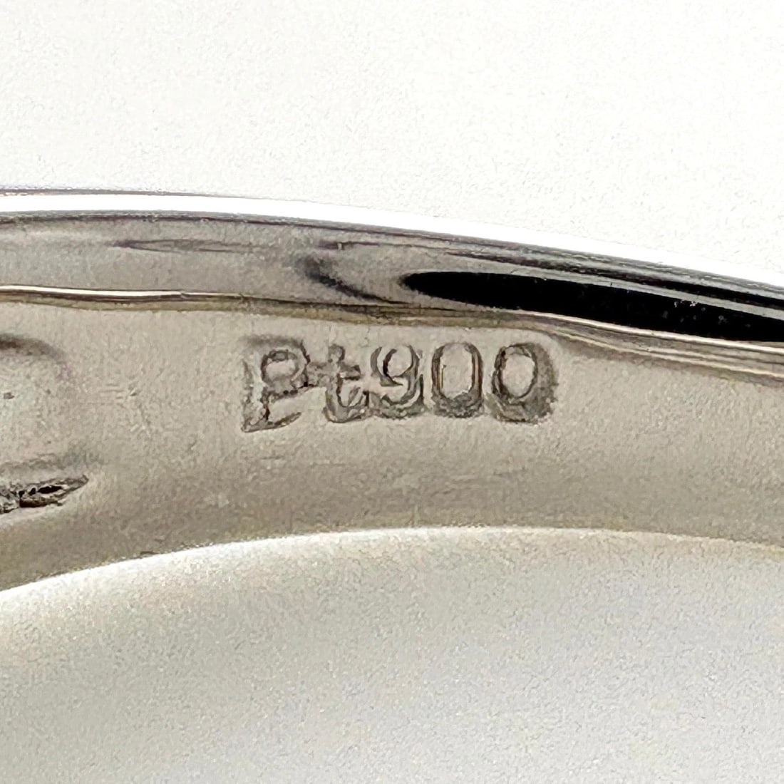 MELEE DIAMOND DESIGN PLATINUM RING - 3