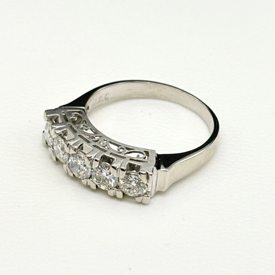 DIAMOND DESIGNPLATINUM RING: diamond designPlatinum Ring Brand: Unbranded Type/Style: Ring Material: Pt900, Main Stone/Creation Natural Color: PT Size: US 7 to 7.5 Accessories: None Accessories Notice: When purchasing pre-owned