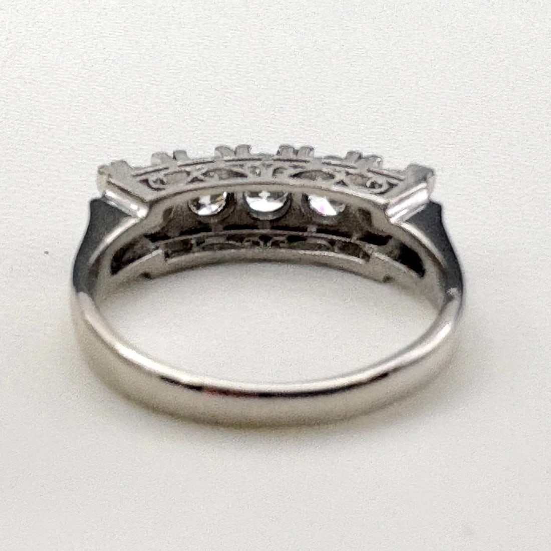 DIAMOND DESIGNPLATINUM RING - 3