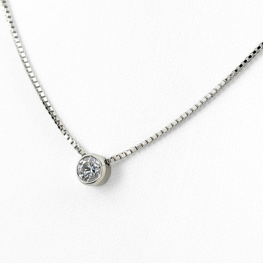 DIAMOND DESIGN PLATINUM PENDANT NECKLACE: Diamond design Platinum Pendant Necklace Brand: Unbranded Type/Style: Necklace Material: Pt850, Main Stone/Creation Natural Color: None Size: Chain / code 40cm(15.7") Chain width 0.7mm(0.0") Pendant s