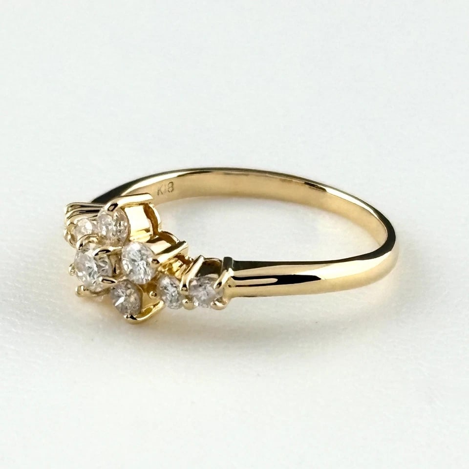 FLOWER MOTIF DESIGN YELLOW GOLD RING MELEE DIAMOND RING: flower motif design Yellow Gold Ring Melee Diamond Ring Brand: Unbranded Type/Style: Ring Material: 18K, Main Stone/Creation Natural Color: YellowGold Size: US 5 to 5.5 Accessories: None Accessories