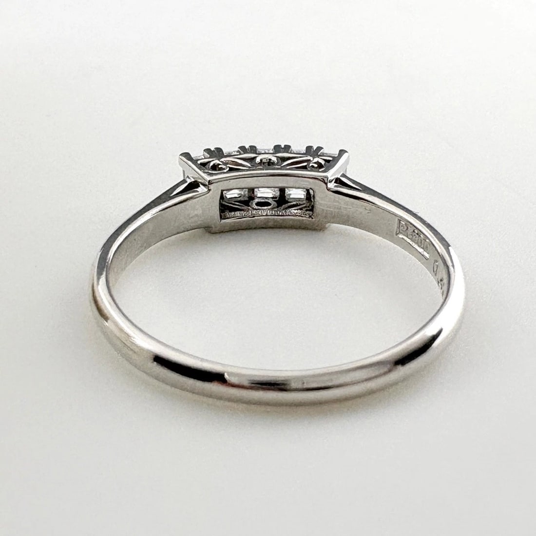 MELEE DIAMOND DESIGN PLATINUM RING - 2