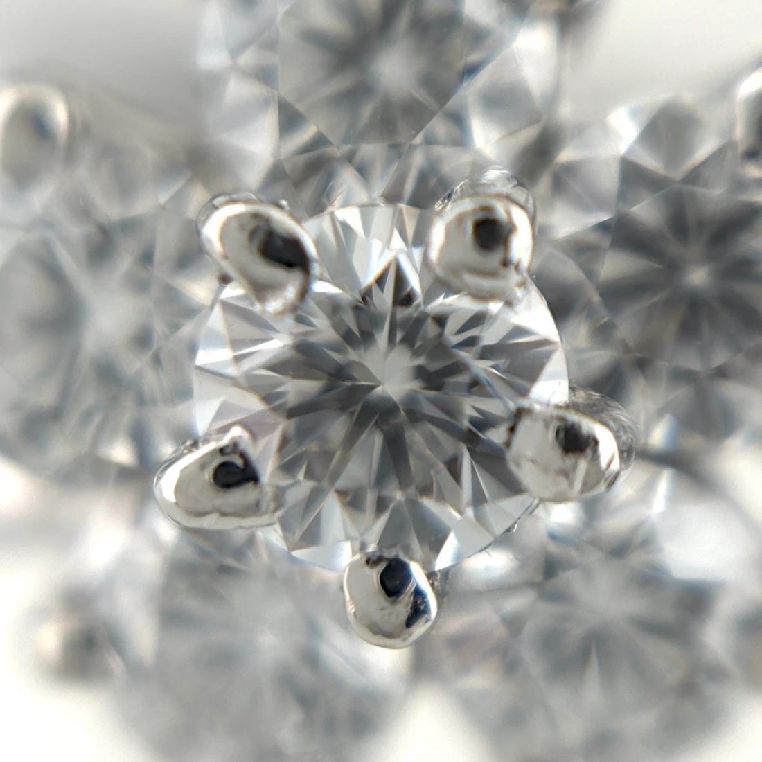 MELEE DIAMOND DESIGN PLATINUM RING - 2