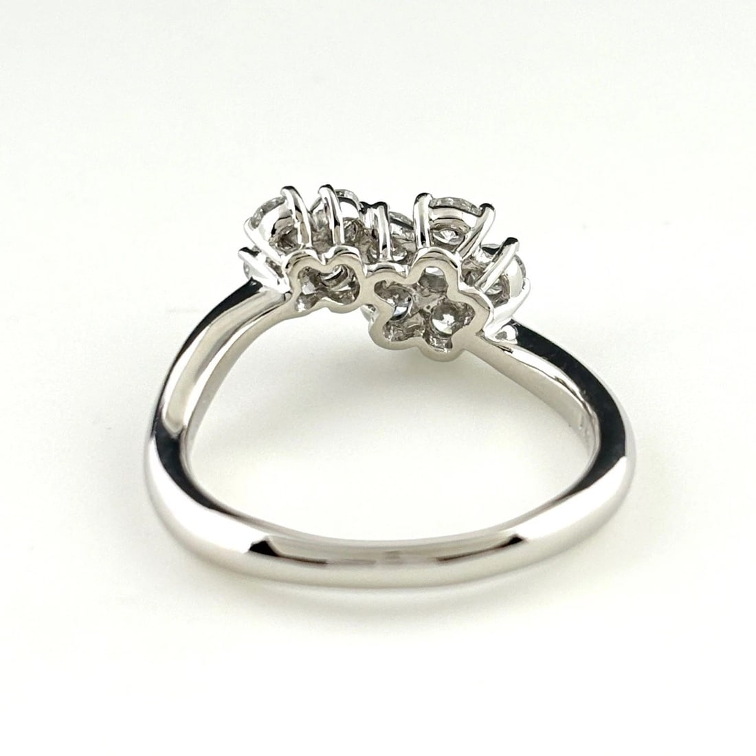 MELEE DIAMOND DESIGN PLATINUM RING - 4