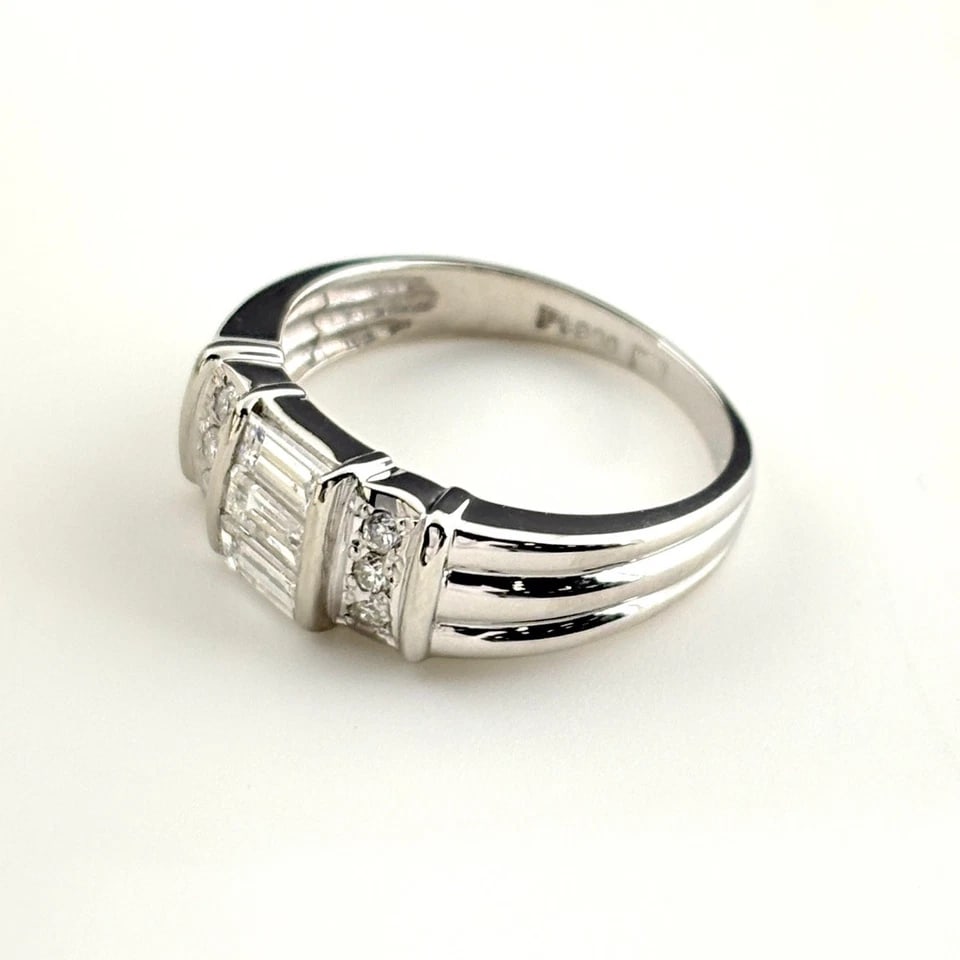 MELEE DIAMOND DESIGN PLATINUM RING: melee diamond design Platinum Ring Brand: Unbranded Type/Style: Ring Material: Pt900, Main Stone/Creation Natural Color: None Size: US 6 Accessories: None Accessories Notice: When purchasi