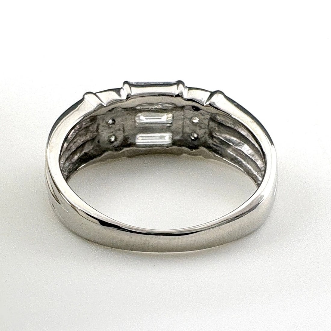 MELEE DIAMOND DESIGN PLATINUM RING - 4