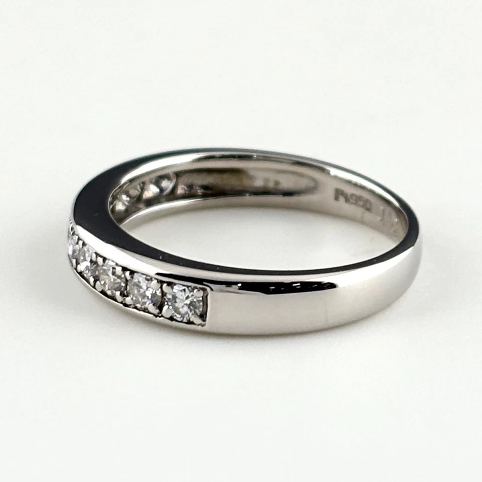 VENDOME AOYAMA MELEE DIAMOND PLATINUM RING: VENDOME AOYAMA melee diamond Platinum Ring Brand: VENDOME AOYAMA Type/Style: Ring Material: Pt950, Main Stone/Creation Natural Color: PT Size: US 5.5 Accessories: None Accessories Notice: When