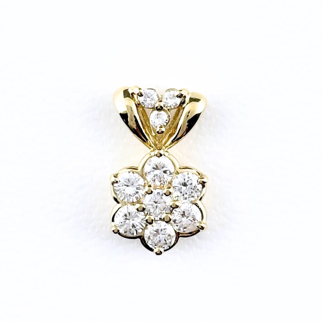 MELEE DIAMOND PENDANT HEAD YG YELLOWGOLD: melee diamond Pendant Head YG YellowGold Brand: Unbranded Type/Style: Pendant Head Material: 18KYellowGold, Main Stone/Creation Natural Color: YellowGold Size: Pendant size 14.7mm(0.6") Inside