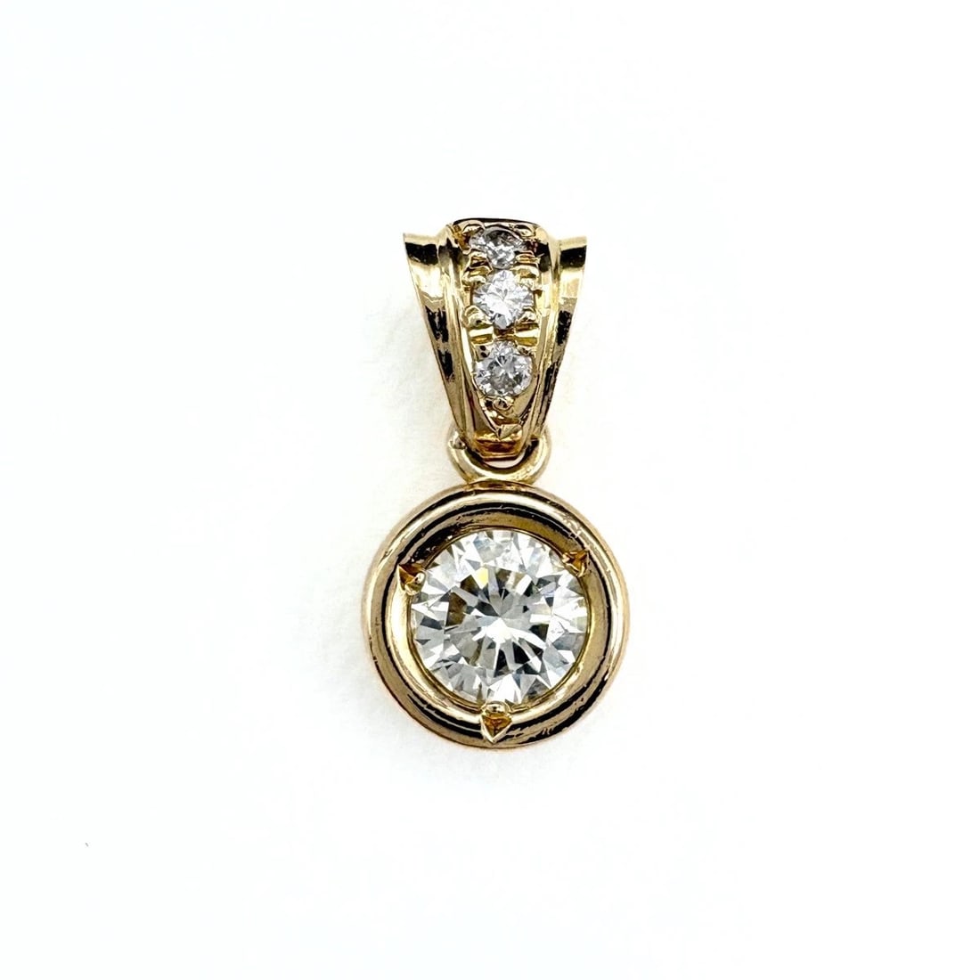 MELEE DIAMOND PENDANT HEAD YG YELLOWGOLD: melee diamond Pendant Head YG YellowGold Brand: Unbranded Type/Style: Pendant Head Material: 18KYellowGold, Main Stone/Creation Natural Color: YellowGold Size: Total length of the pendant head