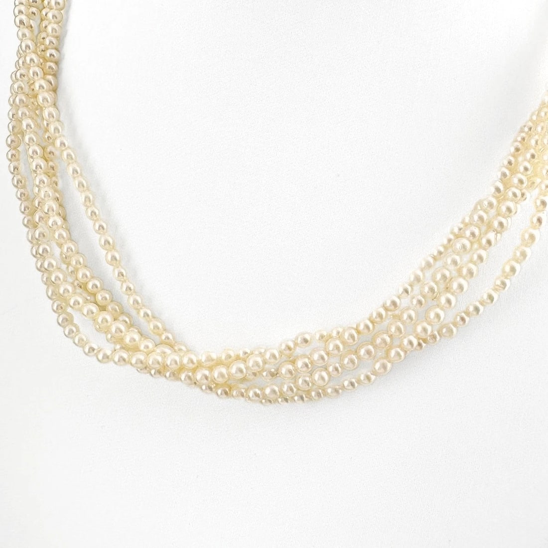 TASAKI PEARL DESIGN NECKLACE SILVER PEARL: TASAKI Pearl design necklace Silver Pearl Brand: TASAKI Type/Style: Necklace Material: SV, Main Stone/Creation Pearl Color: Silver Size: Chain / code 51cm(20.1") Accessories: None Accessories Notice: