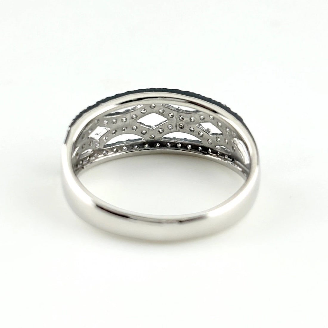 MELEE DIAMOND DESIGN PLATINUM RING - 2