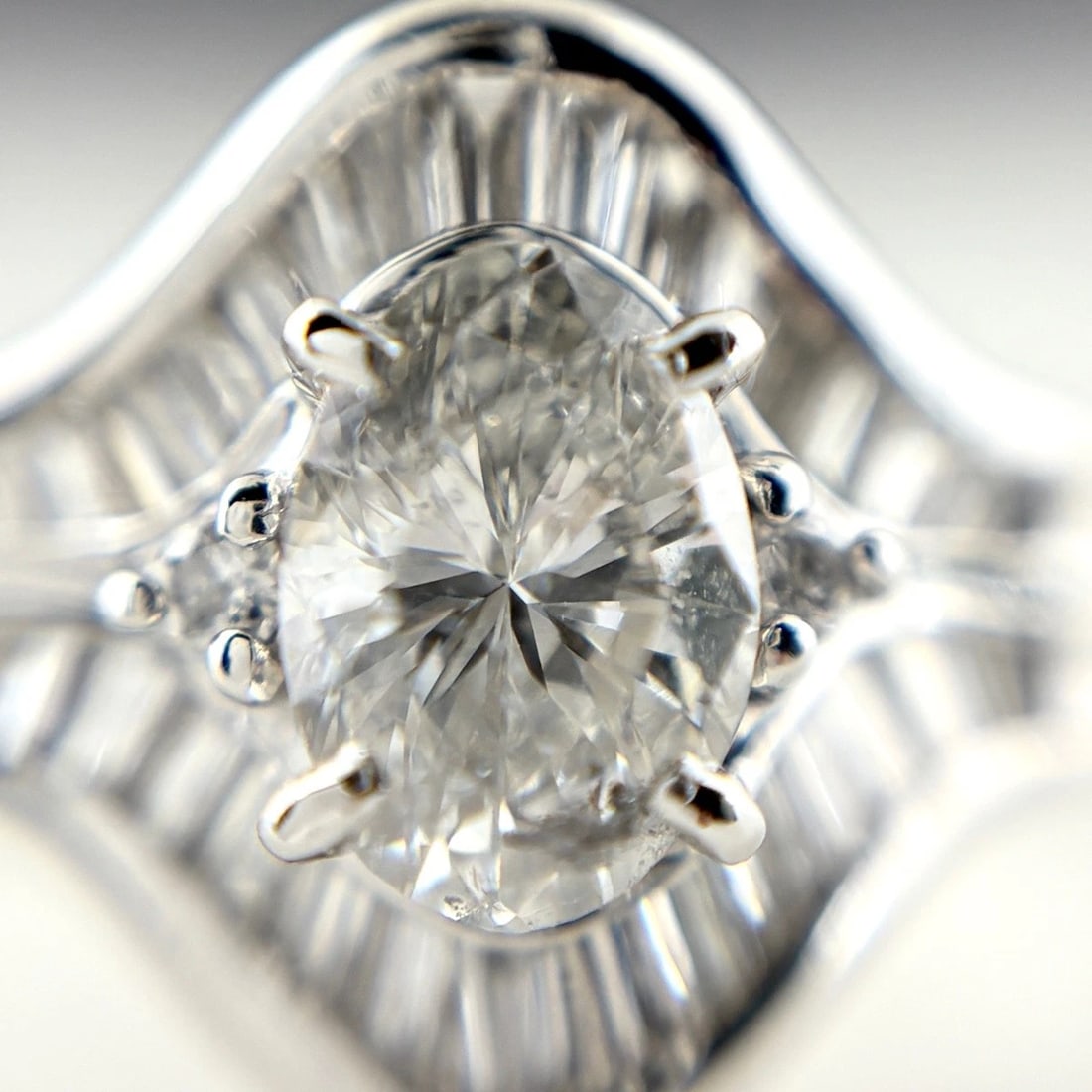 MELEE DIAMOND DESIGN PLATINUM RING: melee diamond design Platinum Ring Brand: Unbranded Type/Style: Ring Material: Pt900, Main Stone/Creation Natural Color: None Size: US 7 to 7.5 Accessories: None Accessories Notice: When p