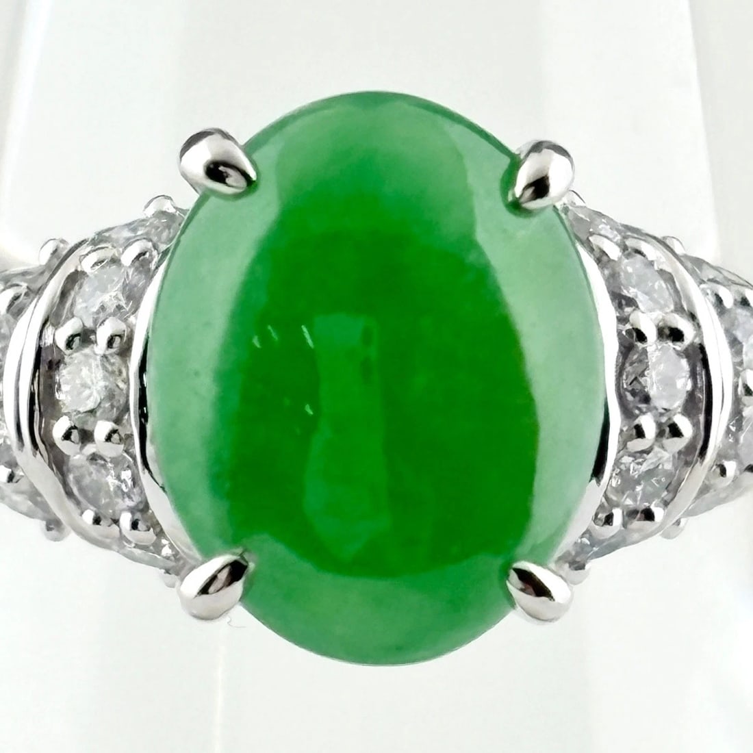 JADE DESIGN PLATINUM MELEE DIAMOND RING: jade design Platinum melee diamond Ring Brand: Unbranded Type/Style: Ring Material: Pt900, Main Stone/Creation Jade diamond Color: None Size: US 6 to 6.5) Accessories: None Accessories Not