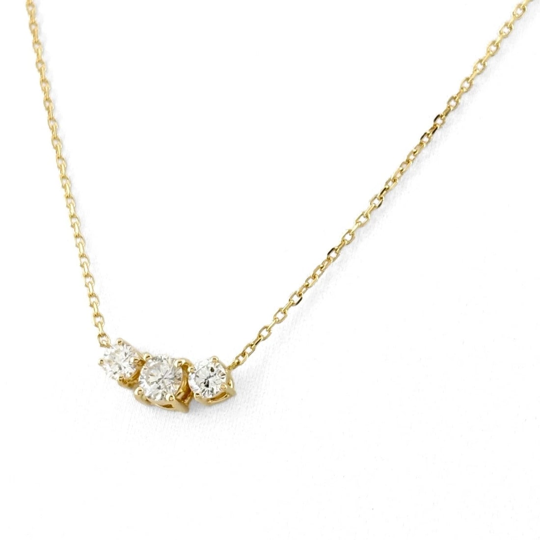 MELEE DIAMOND DESIGN NECKLACE YG PENDANT: melee diamond design necklace YG Pendant Brand: Unbranded Type/Style: Necklace Material: 18KYellowGold, Main Stone/Creation Natural Color: YellowGold Size: Chain / code 41cm(16.1")Chain width