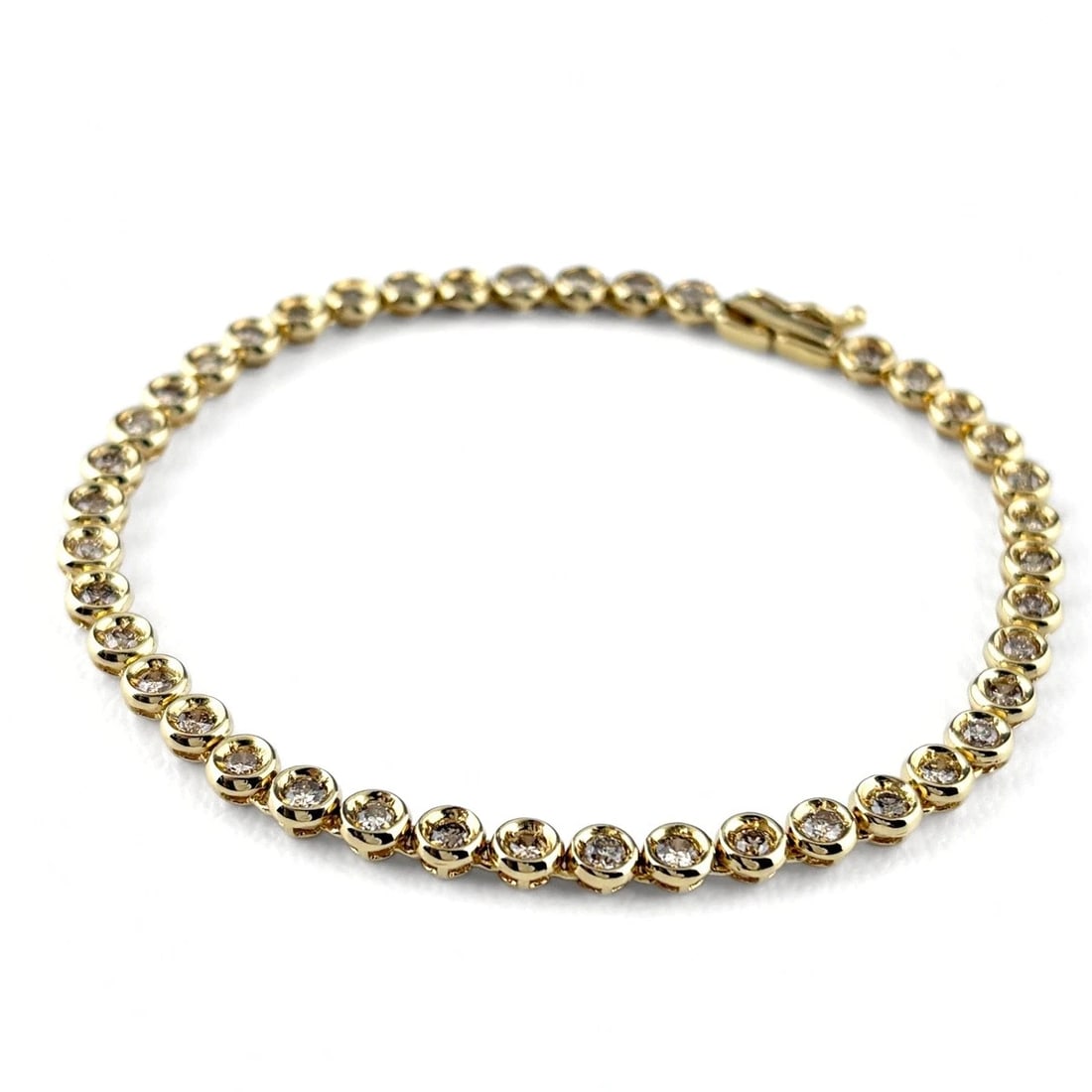 TENNIS YG MELEE DIAMOND BRACELET: Tennis YG melee diamond Bracelet Brand: Unbranded Type/Style: Bracelet Material: 18K YG, Main Stone/Creation Natural Color: YG Size: Wrist Size 18cm(7.1") Accessories: None Accessories Notice: When
