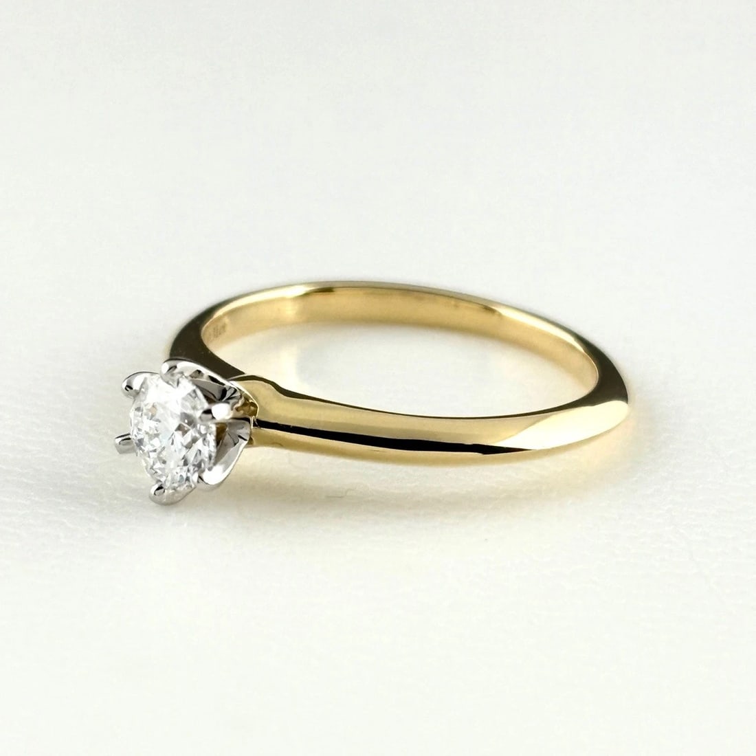 TIFFANY&CO. RING YELLOW GOLD PLATINUM RING: TIFFANY&Co. Ring Yellow Gold Platinum Ring Brand: TIFFANY&Co. Type/Style: Ring Material: 18KYellowGold, Main Stone/Creation Natural Color: YellowGold Size: US 4.5 to 5 Accessories: None Accessories