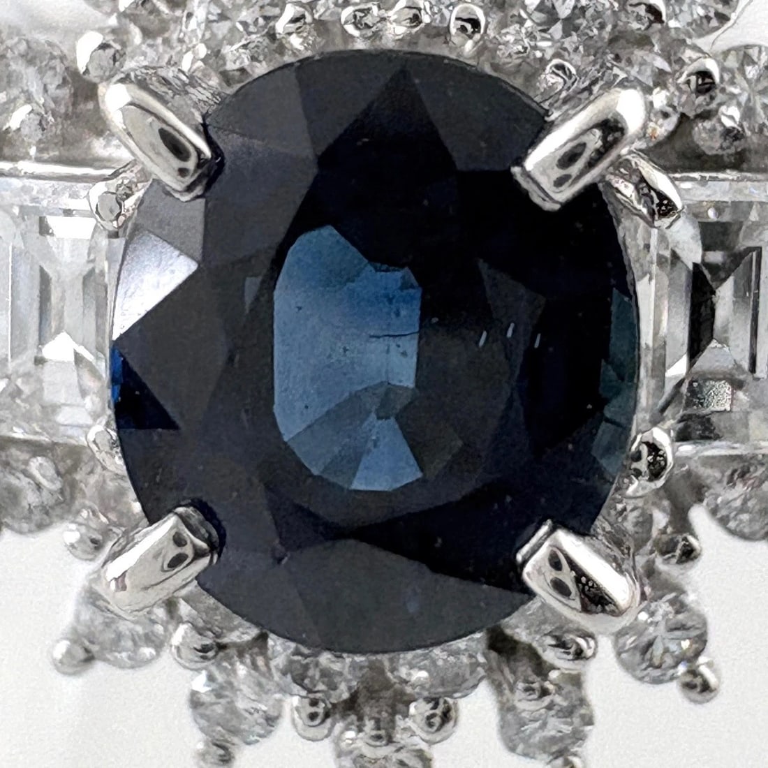 SAPPHIRE DESIGN PLATINUM MELEE DIAMOND RING: sapphire design Platinum melee diamond Ring Brand: Unbranded Type/Style: Ring Material: Pt900, Main Stone/Creation sapphire diamond Color: None Size: US 4.5 to 5 Accessories: None Accessor