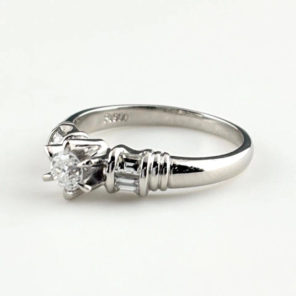 DIAMOND DESIGN PLATINUM MELEE RING: diamond design Platinum melee Ring Brand: Unbranded Type/Style: Ring Material: Pt900, Main Stone/Creation Natural Color: None Size: US 5 Accessories: None Accessories Notice: When purchasing