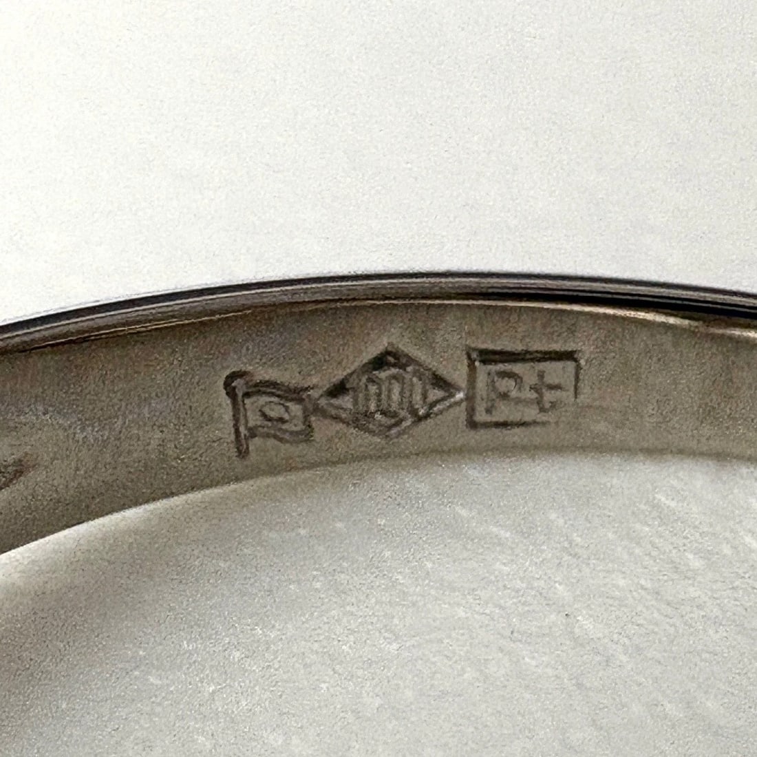 MELEE DIAMOND DESIGN PLATINUM RING - 2
