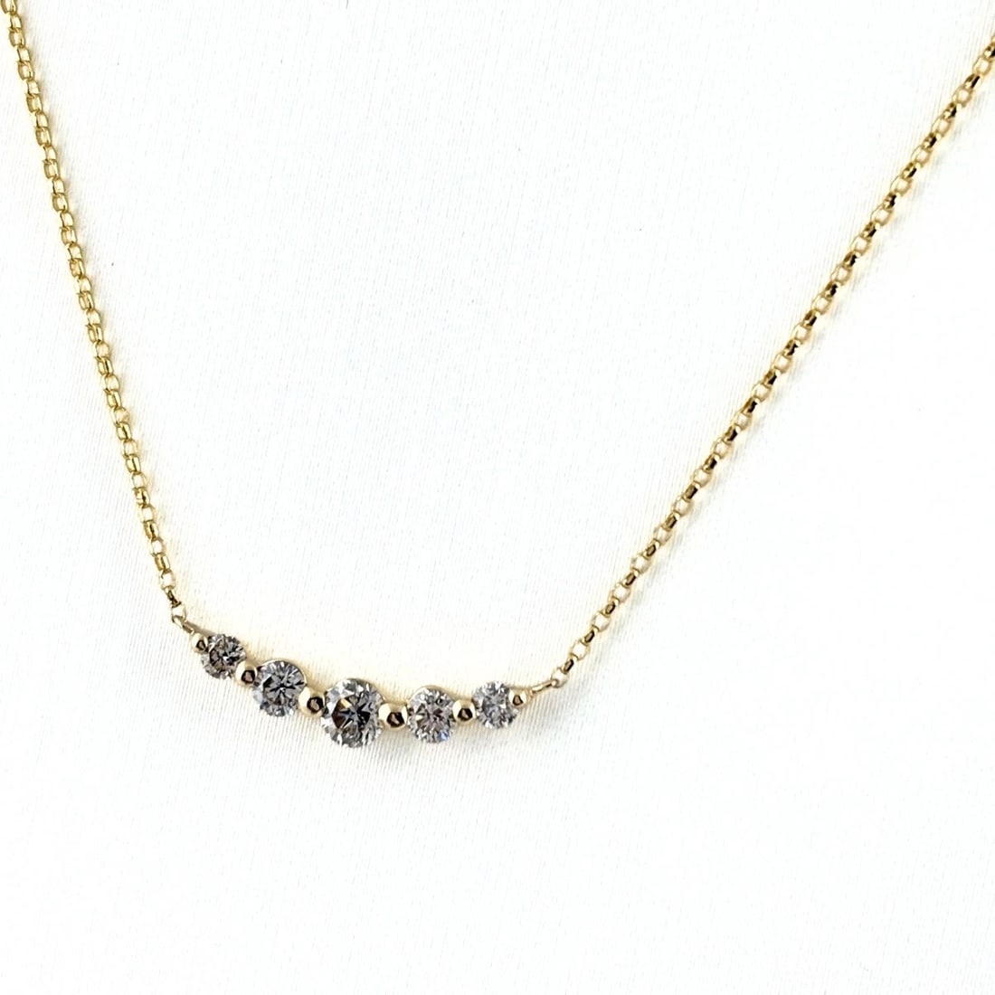 MELEE DIAMOND DESIGNYG YELLOWGOLD PENDANT NECKLACE: melee diamond designYG YellowGold Pendant Necklace Brand: Unbranded Type/Style: Necklace Material: 18KYellowGold, Main Stone/Creation Natural Color: YellowGold Size: Chain / code 41.5cm(16.3")Chain wi