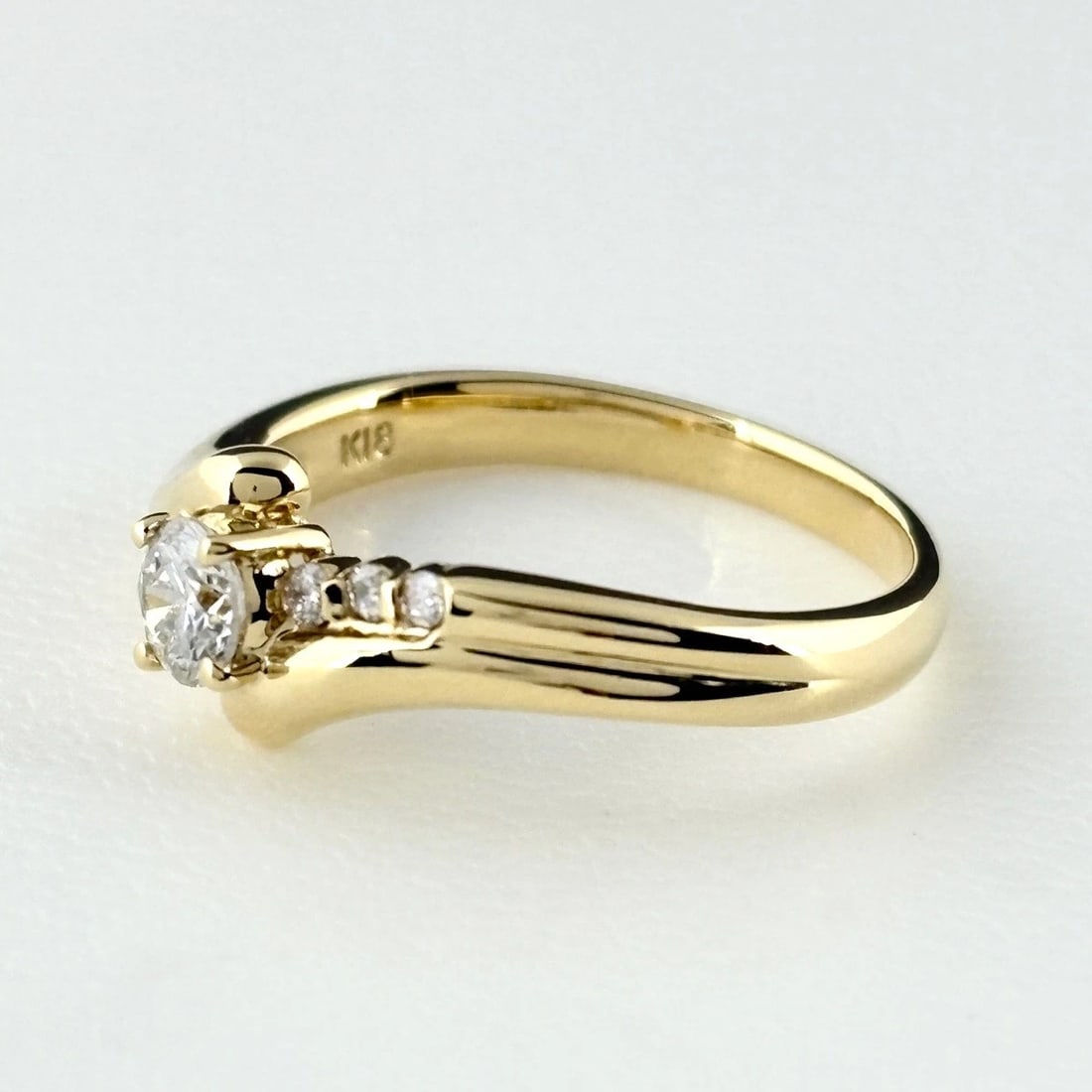 DIAMOND DESIGN YELLOW GOLD MELEE RING: diamond design Yellow Gold melee Ring Brand: Unbranded Type/Style: Ring Material: 18K, Main Stone/Creation Natural Color: YellowGold Size: US 6 Accessories: None Accessories Notice: When p