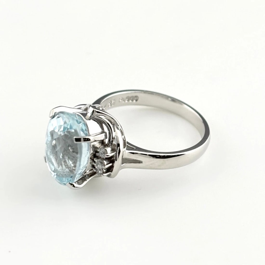 AQUAMARINE DESIGN PLATINUM MELEE DIAMOND RING (1 of 4)