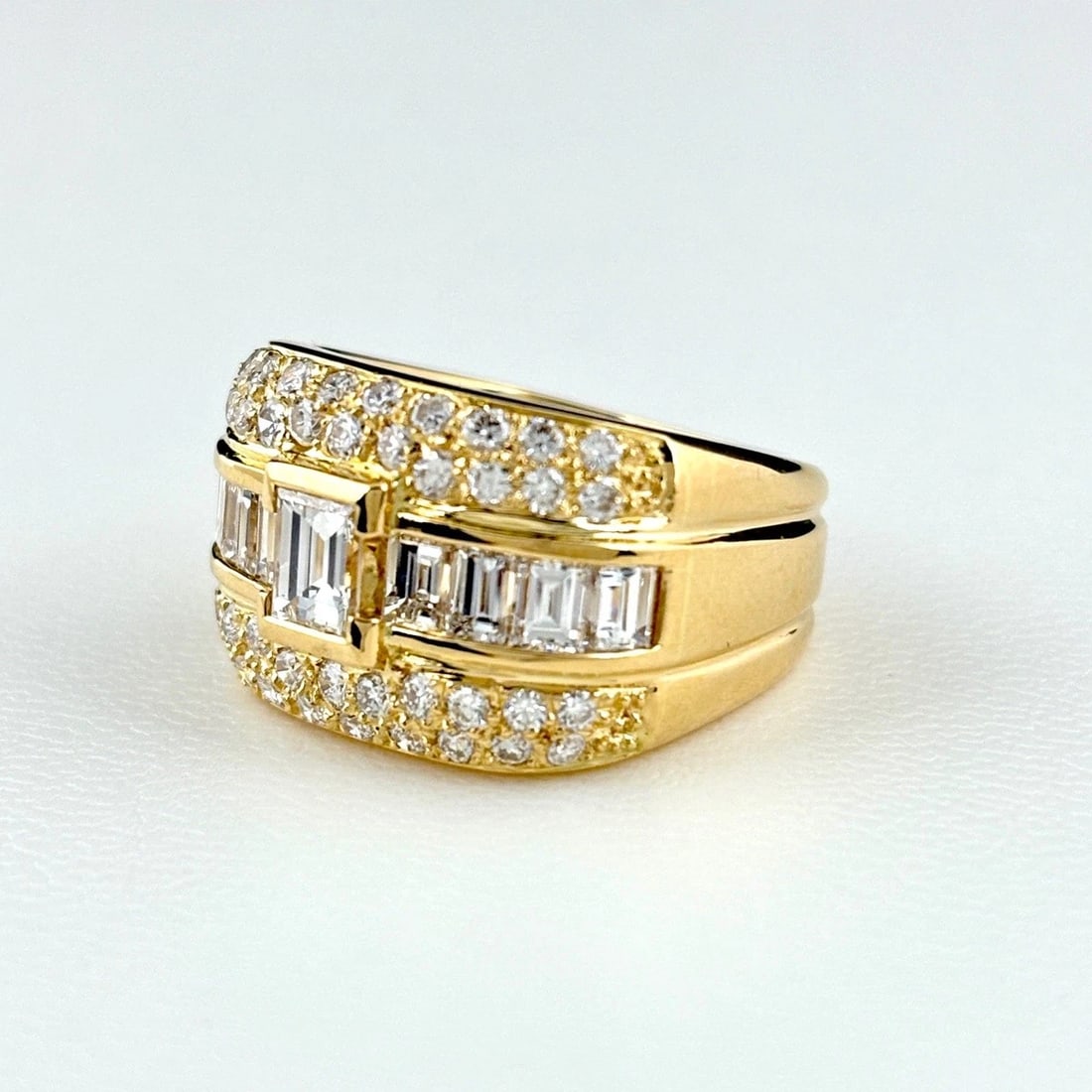 MELEE DIAMOND DESIGN YG YELLOWGOLD RING: melee diamond design YG YellowGold Ring Brand: Unbranded Type/Style: Ring Material: 18KYellowGold, Main Stone/Creation Natural Color: YellowGold Size: US 5.5 Accessories: None Accessories