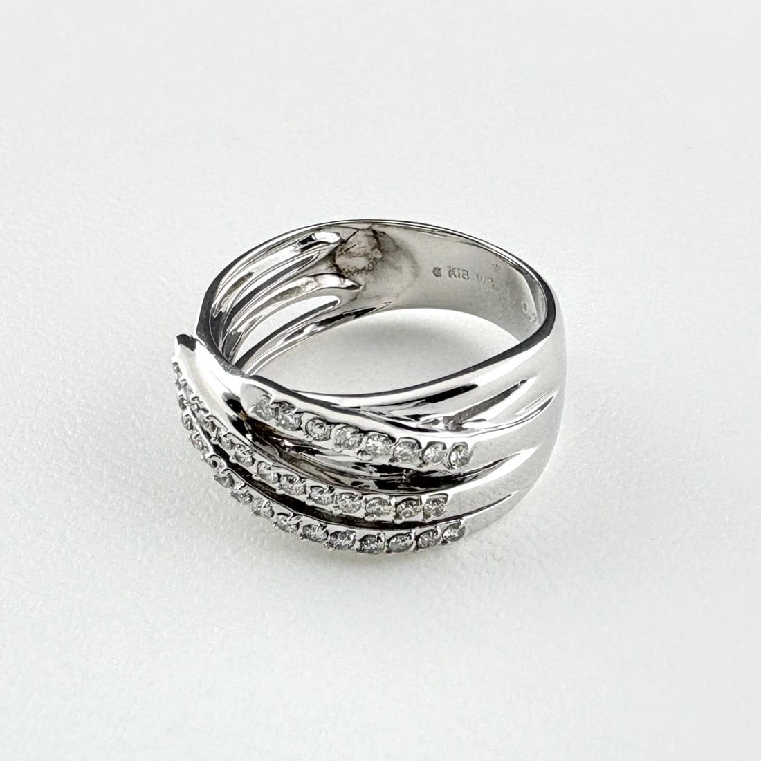 MELEE DIAMOND DESIGN WG WHITEGOLD RING: melee diamond design WG WhiteGold Ring Brand: Unbranded Type/Style: Ring Material: 18K WG, Main Stone/Creation Natural Color: White Gold Size: US 6.5 to 7 Accessories: None Accessories Not