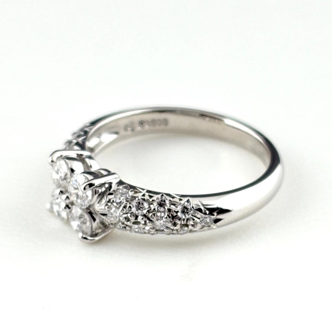 TASAKI MELEE DIAMOND RING PLATINUM RING: TASAKI melee diamond Ring Platinum Ring Brand: TASAKI Type/Style: Ring Material: Pt900, Main Stone/Creation Natural Color: Silver Size: US 5.5 to 6 Accessories: None Accessories Notice: Wh