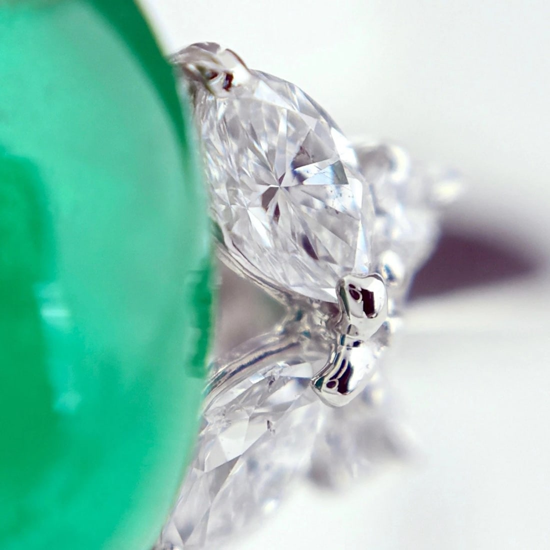 EMERALD DESIGN PLATINUM MELEE DIAMOND RING - 3